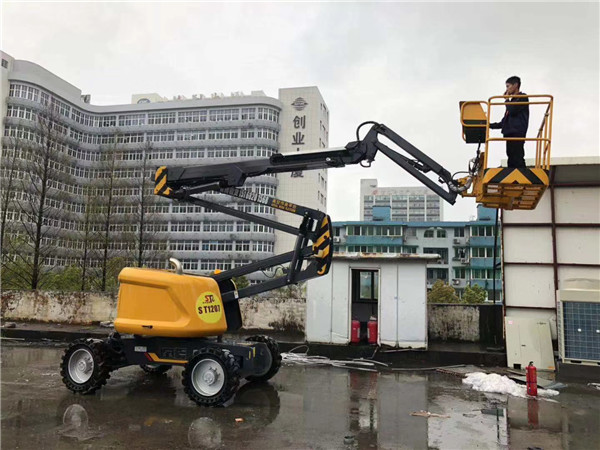 曲臂式高空作業車